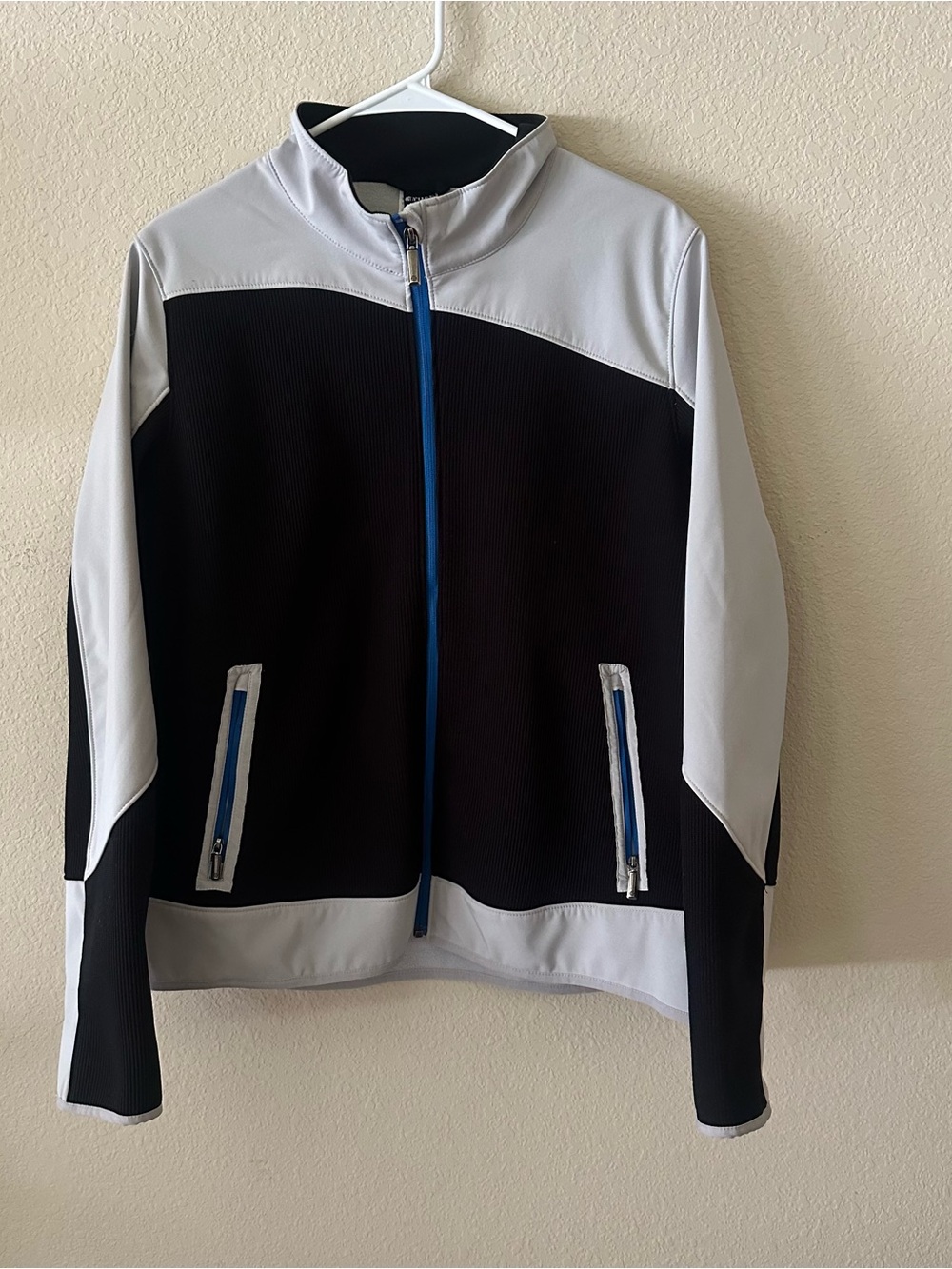Cruel women’s Black and Gray Zip-Up Jacket with Blue Accents size XL